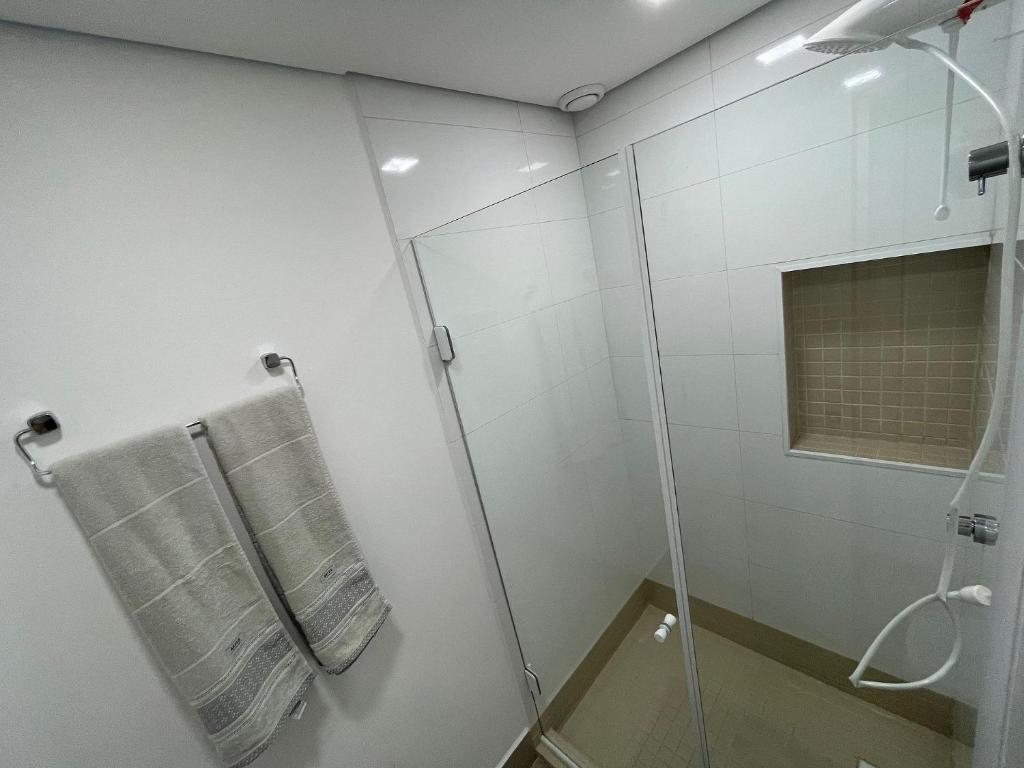  Apt novo no CENTRO de Foz com garagem e mobiliado