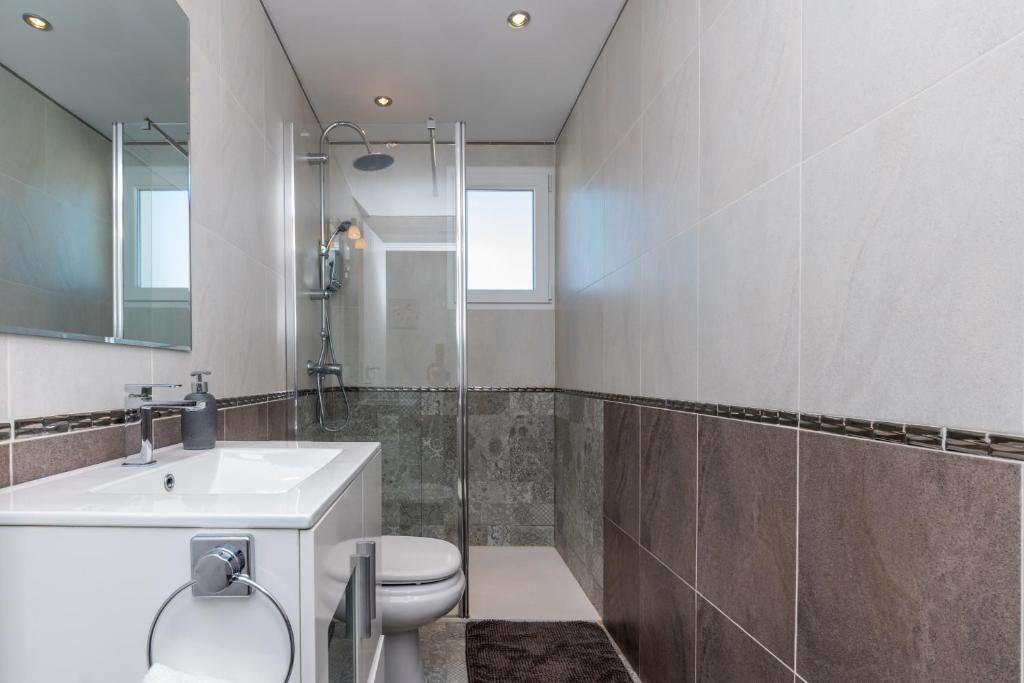 Kép New Modern 3BR with terrace in Fuengirola Centre szállásáról Fuengirolában a galériában