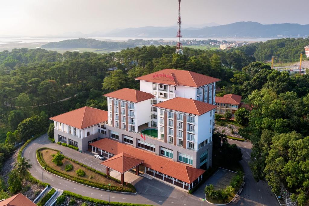 Tuần Châu Hotel