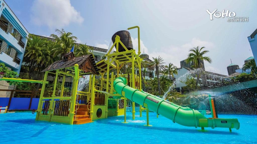 a water park with a slide in a pool at Yoho Beach Resort Kenting in Hengchun