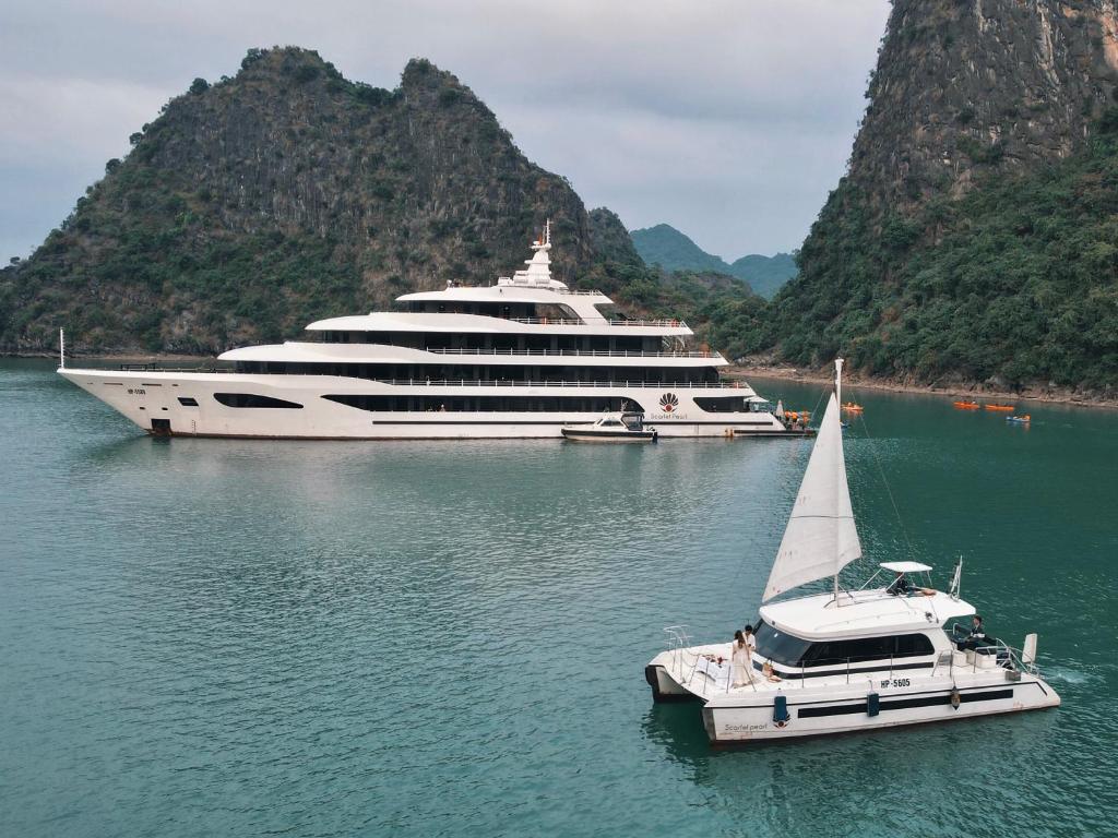 Gallery image of Scarlet Pearl Cruises in Ha Long