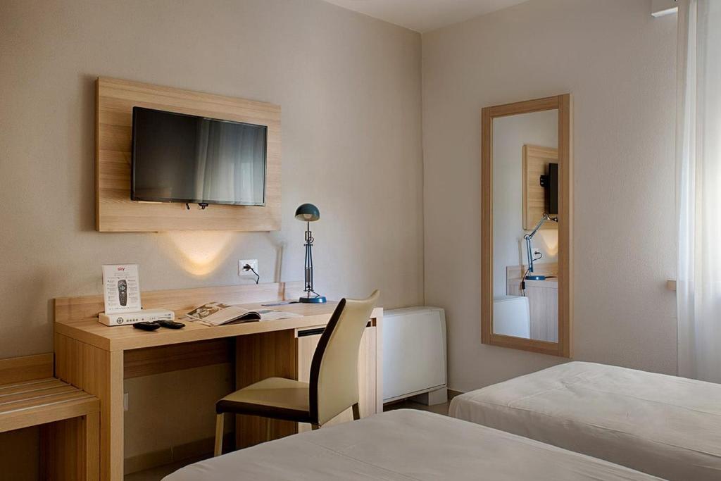 Łóżko lub łóżka w pokoju w obiekcie American Hotel
