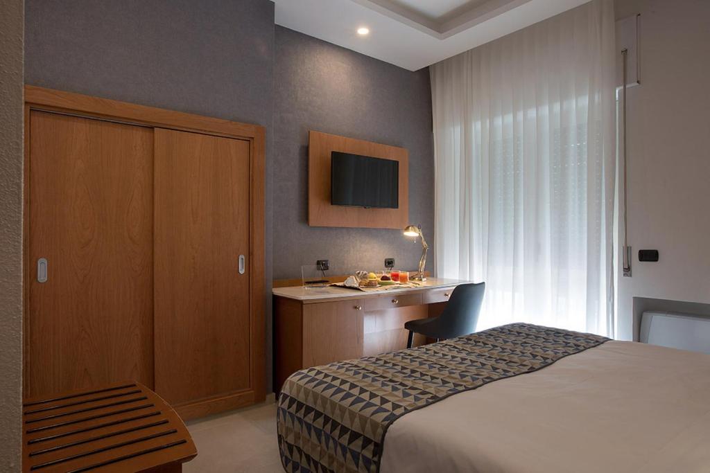 Łóżko lub łóżka w pokoju w obiekcie American Hotel