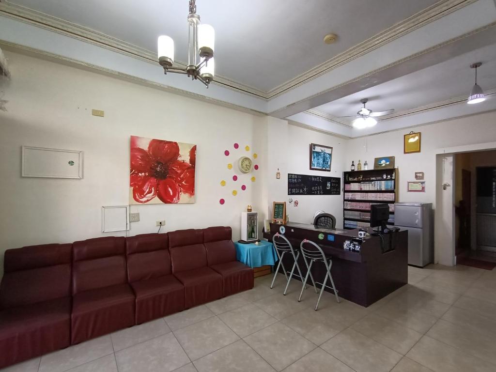 a living room with a couch and a table at Ludao B&B in Green Island