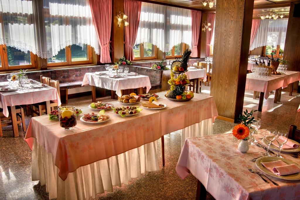 Fotografie z fotogalerie ubytování Albergo Miramonti v destinaci Rabbi
