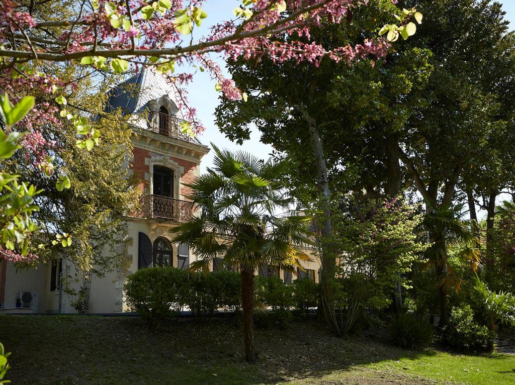 Manor House La Tour d'Armène - Five-Bedroom House