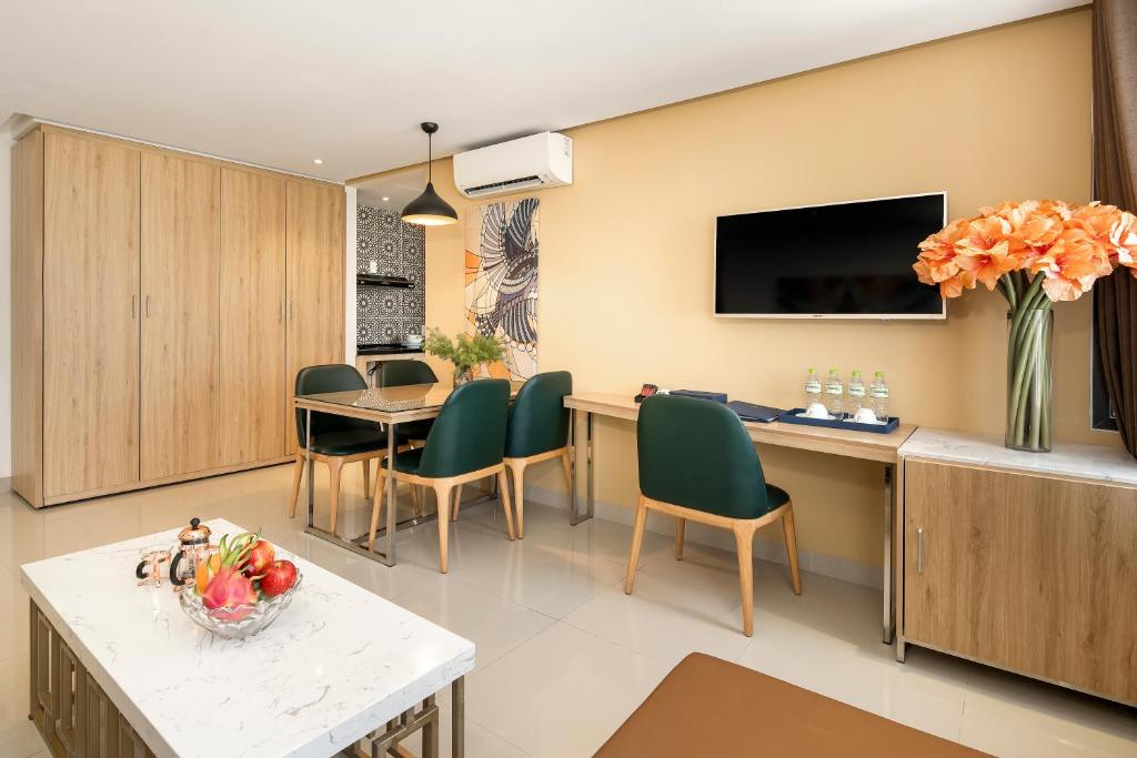 TV a/nebo společenská místnost v ubytování Bella Merry Hotel and Apartment