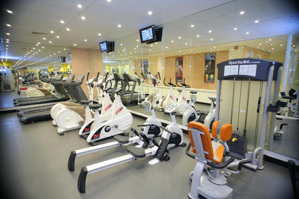 Fitness centrum a/nebo fitness zařízení v ubytování Soreda Hotel