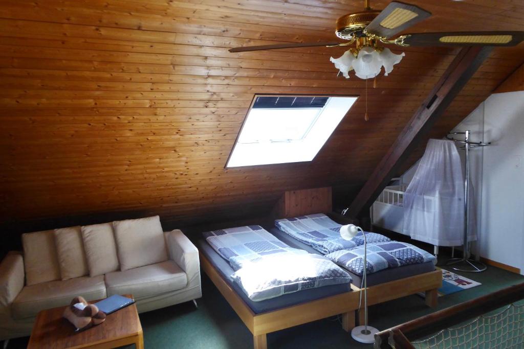 Postel nebo postele na pokoji v ubytování Guntli’s family Guesthouse