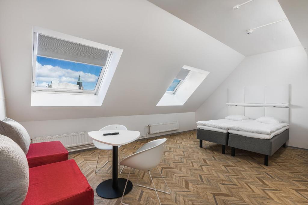 Postel nebo postele na pokoji v ubytování Omena Hotel Turku Kauppiaskatu