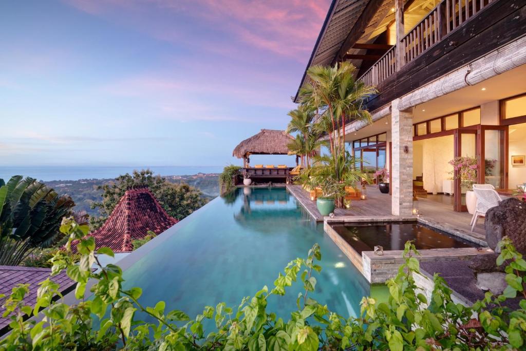 una imagen de una piscina en una casa en Hidden Hills Villas - Small Luxury Hotels of The World, en Uluwatu