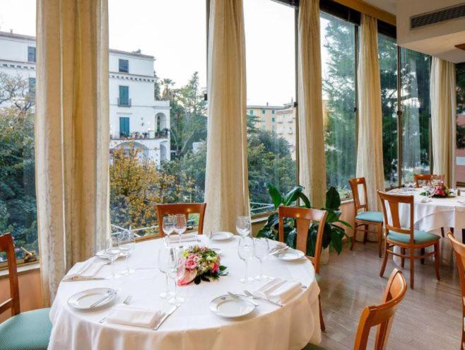Restaurace v ubytování Grand Hotel Cesare Augusto