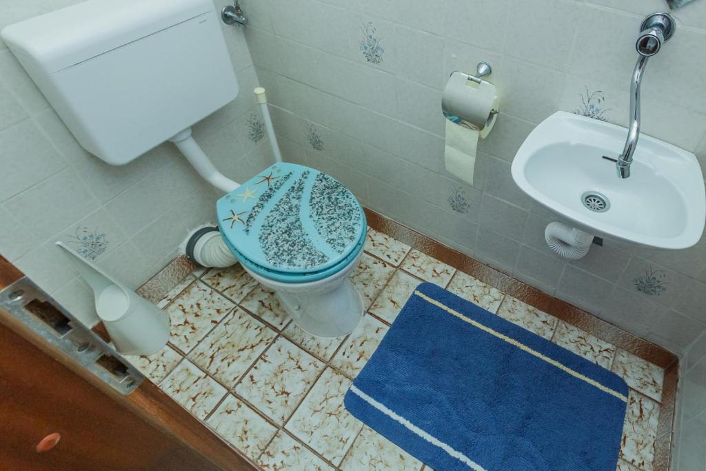 Koupelna v ubytování Smještaj l za rad, odmor, grupe i pojedince
