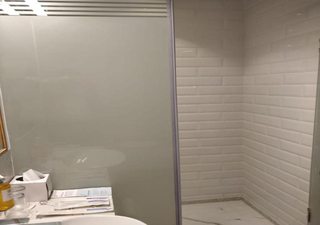 Koupelna v ubytování Holiday Inn Express Gurugram Sector 50 by IHG