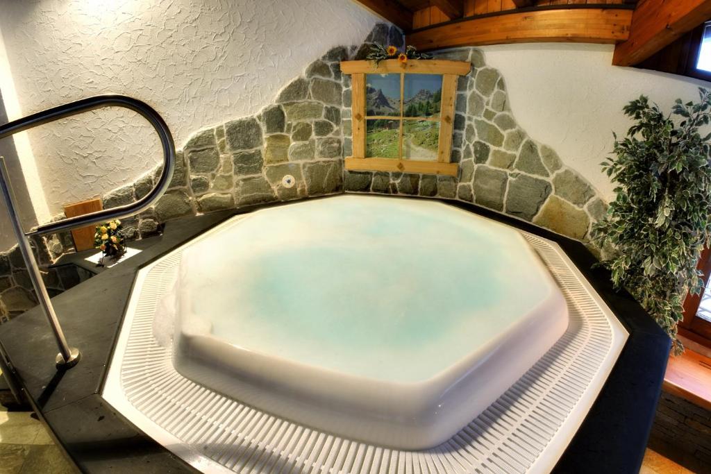Fotografie z fotogalerie ubytování Albergo Miramonti v destinaci Rabbi