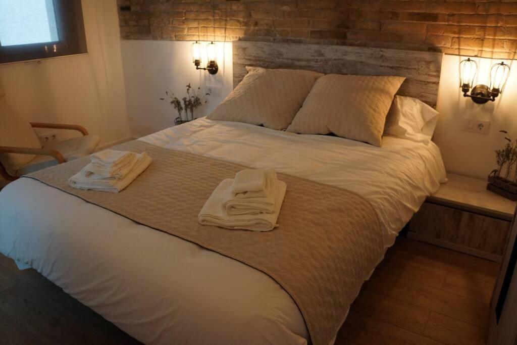 Postel nebo postele na pokoji v ubytování Barcelona Industrial Style Apartment