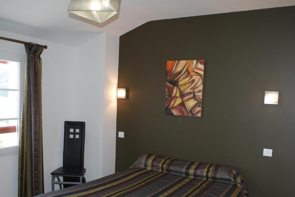 Postel nebo postele na pokoji v ubytování Hôtel Résidence Bergara