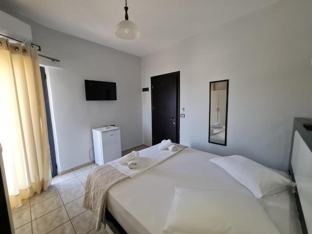 Postel nebo postele na pokoji v ubytování Hotel Ardiani