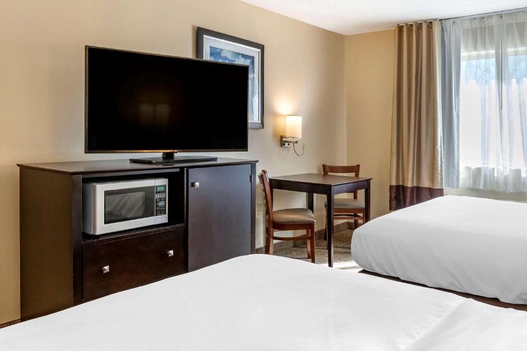 Comfort Inn & Suites Paw Paw photo