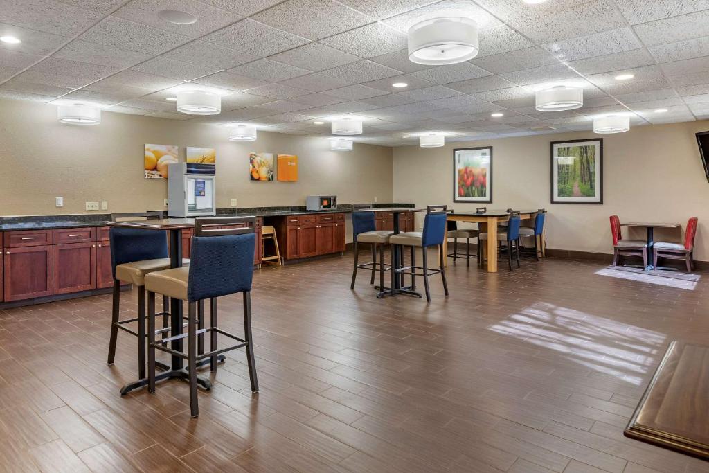 Comfort Inn & Suites Paw Paw photo