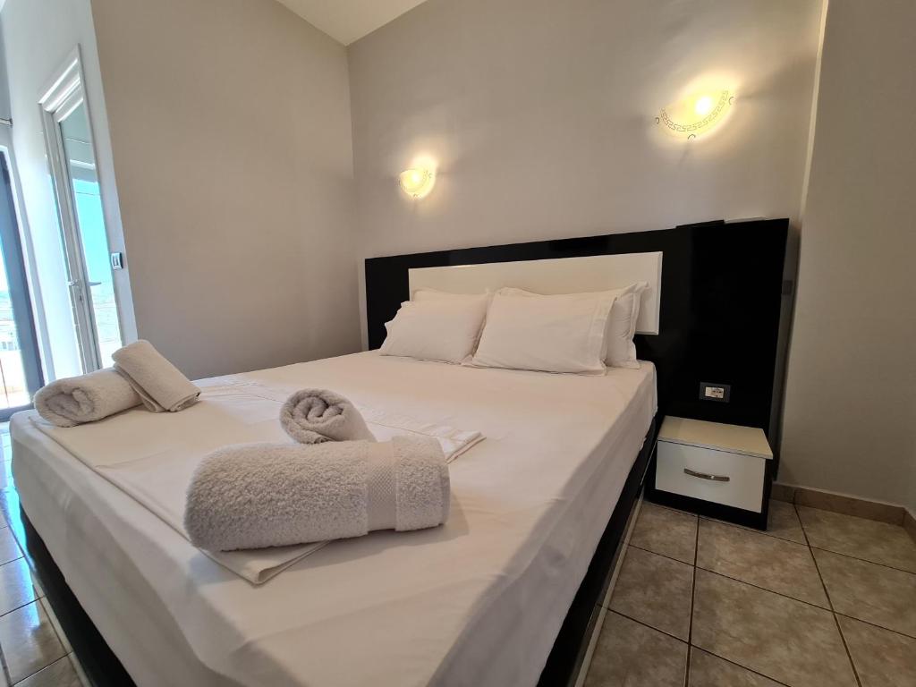 Postel nebo postele na pokoji v ubytování Hotel Ardiani