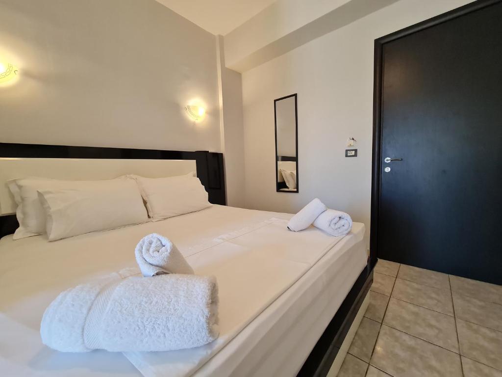 Postel nebo postele na pokoji v ubytování Hotel Ardiani