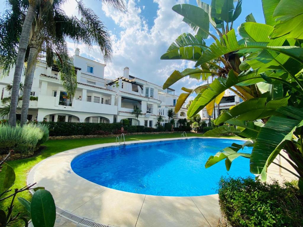 Apartamentos Naranjos del Sol Marbella, Marbella ...