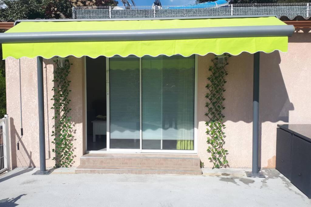 Pavillon T2 proche ville dans petite résidence - Haus Mit Einem Schlafzimmer