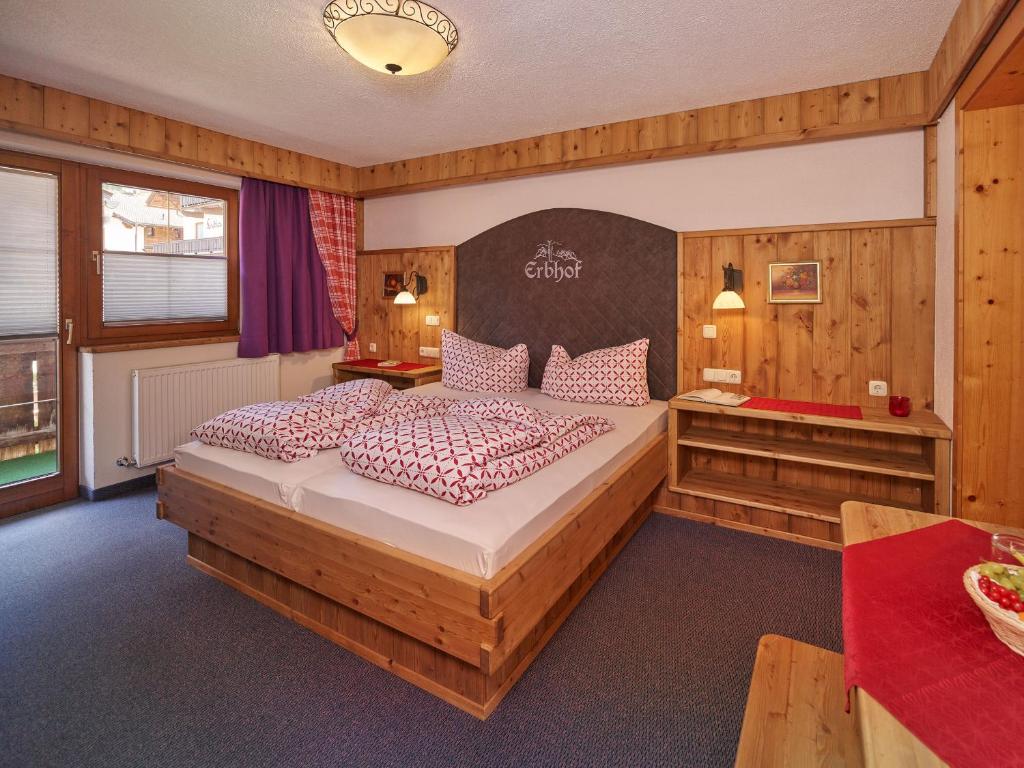 Postel nebo postele na pokoji v ubytování Haus Erbhof
