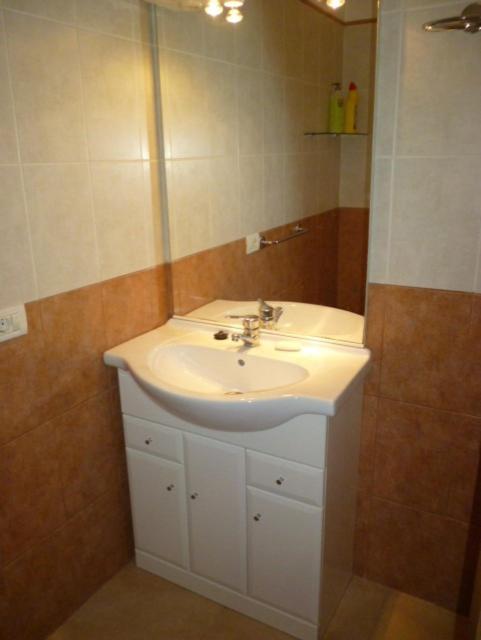 A bathroom at beach 400mtr, top of mountain with spectacular surround view 200mtr