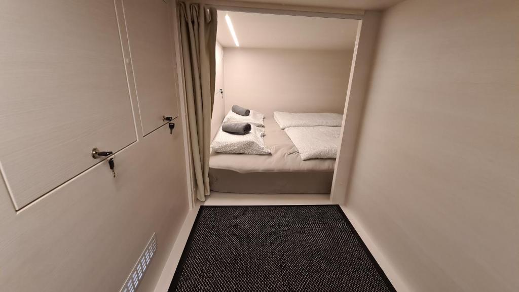 Postel nebo postele na pokoji v ubytování Cabin HOSTEL