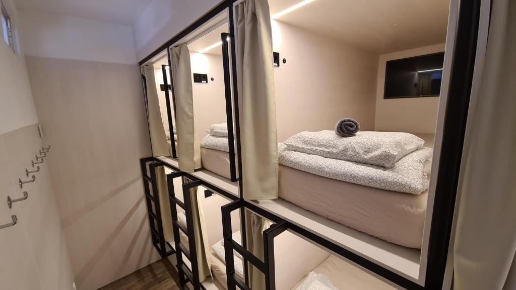 Postel nebo postele na pokoji v ubytování Cabin HOSTEL
