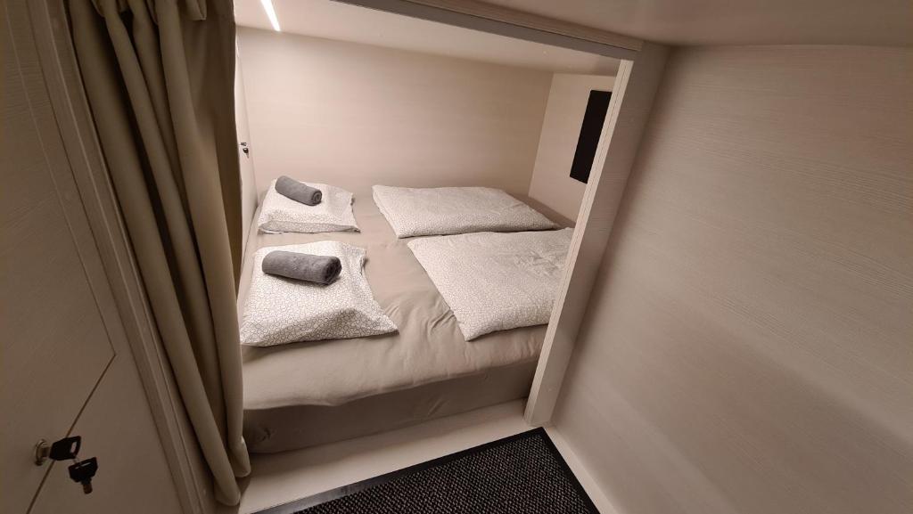 Postel nebo postele na pokoji v ubytování Cabin HOSTEL