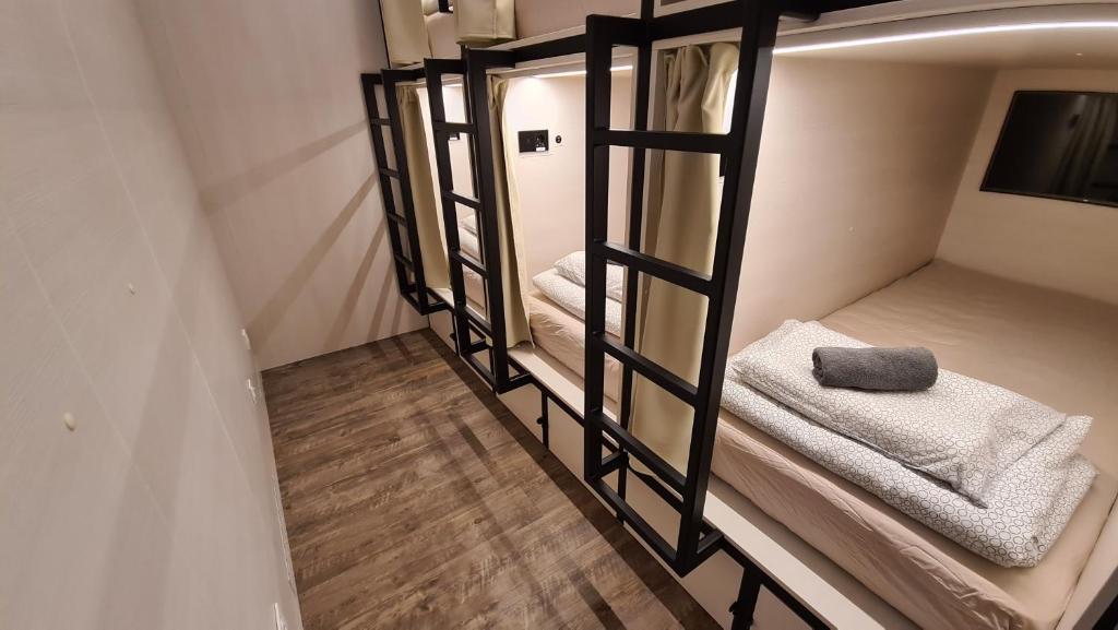 Postel nebo postele na pokoji v ubytování Cabin HOSTEL