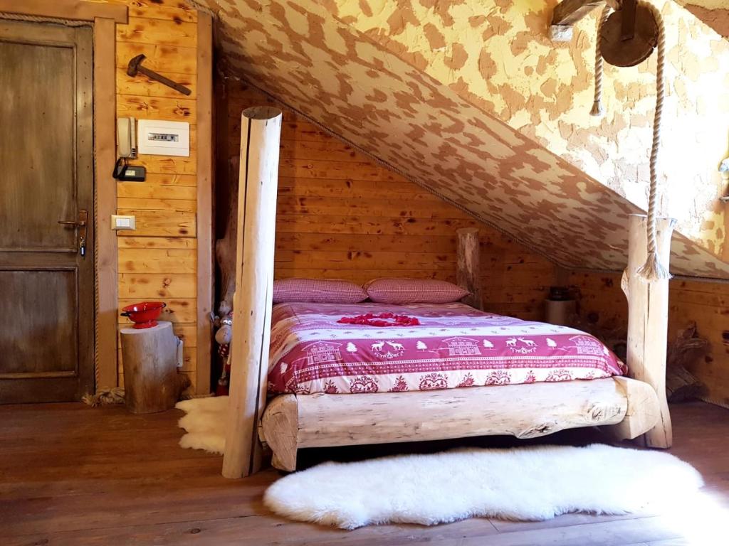 Postel nebo postele na pokoji v ubytování ALLA STALLA Suite & Chalet