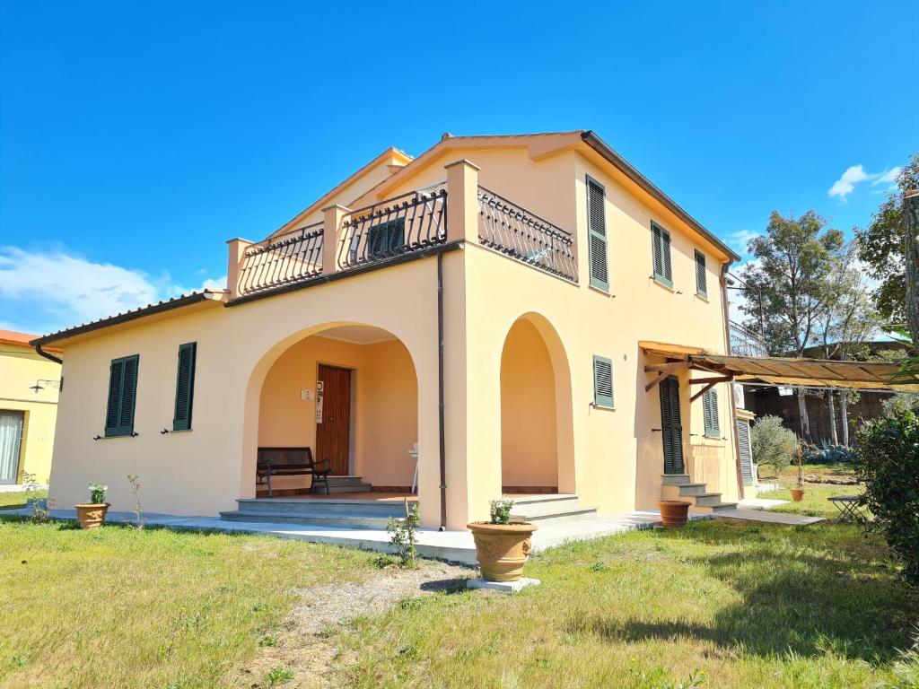a large house with a balcony on top of it at Agriturismo Buonavista in Alberese