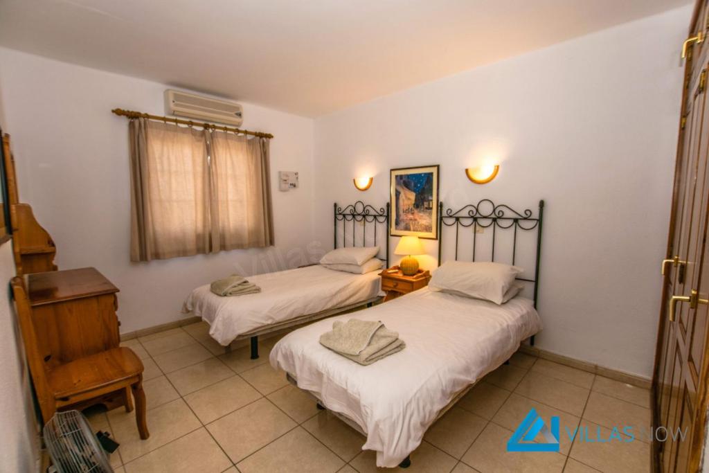 A bed or beds in a room at Las Brisas 112 - LH1033 By Villas Now Ltd
