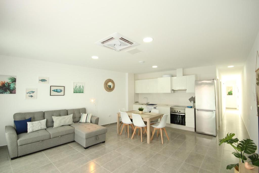 Kuchyň nebo kuchyňský kout v ubytování Apartment El Medano Sunset