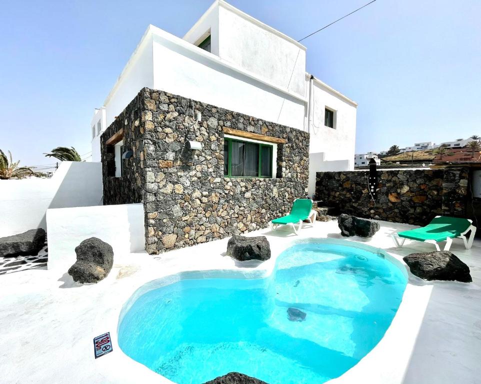 Villa 7 con piscina, jacuzzi y barbacoa privada (España Tinajo) -  Booking.com