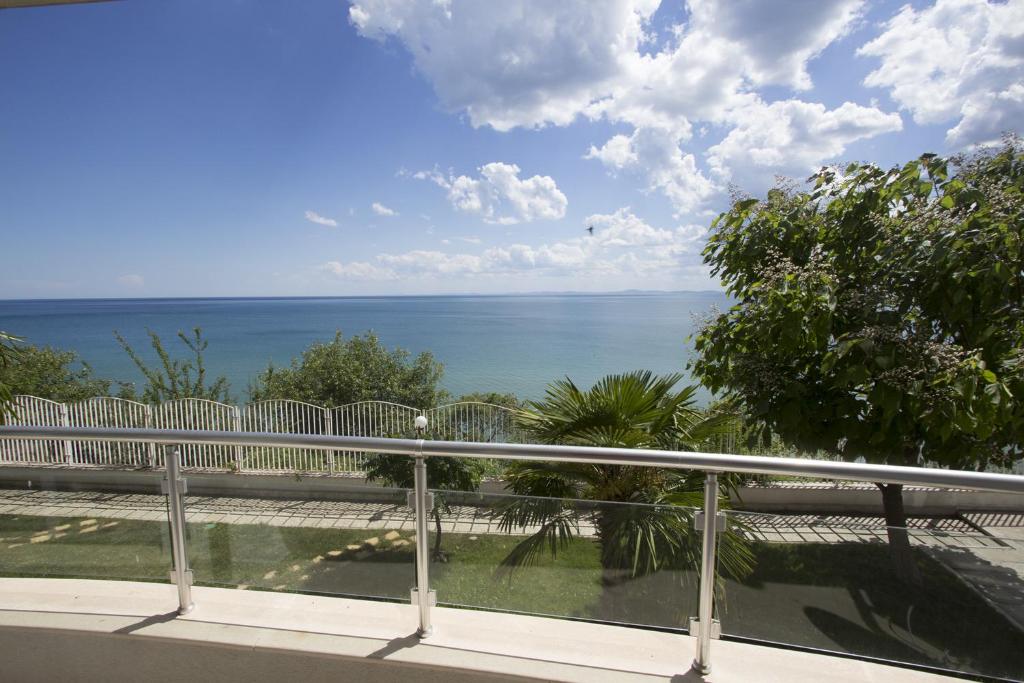 a view of the ocean from a balcony at Apartmán Alex beach s nádherným panoramatickým výhledem na moře in Sveti Vlas