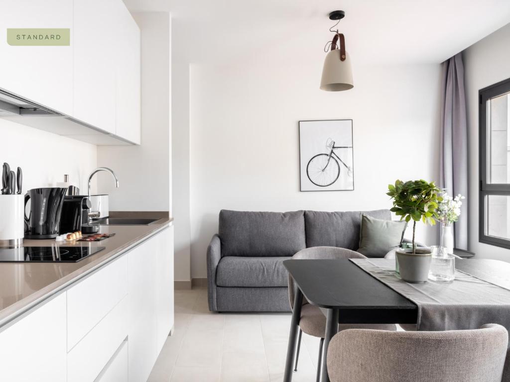 Limehome Sevilla Calle Torcuato Luca de Tena - Digital Access - Resim 25