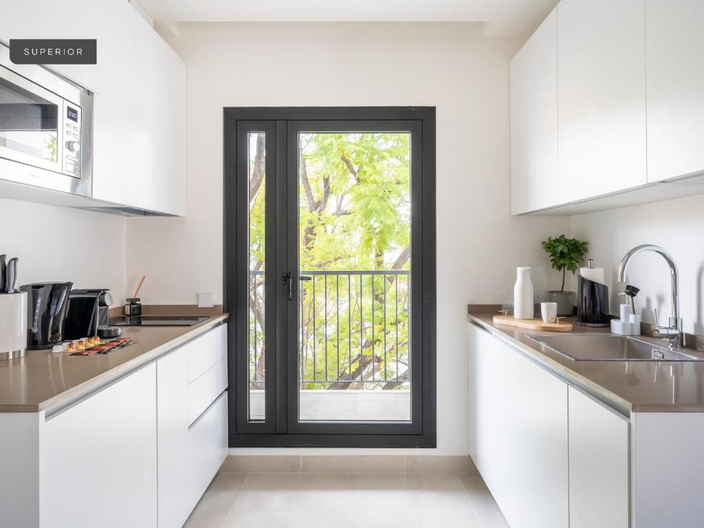 Limehome Sevilla Calle Torcuato Luca de Tena - Digital Access - Resim 29