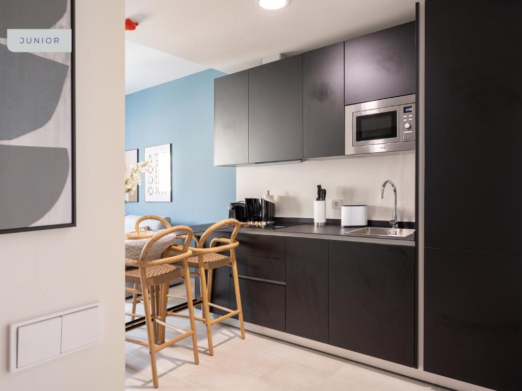 Limehome Sevilla Calle Torcuato Luca de Tena - Digital Access - Resim 34