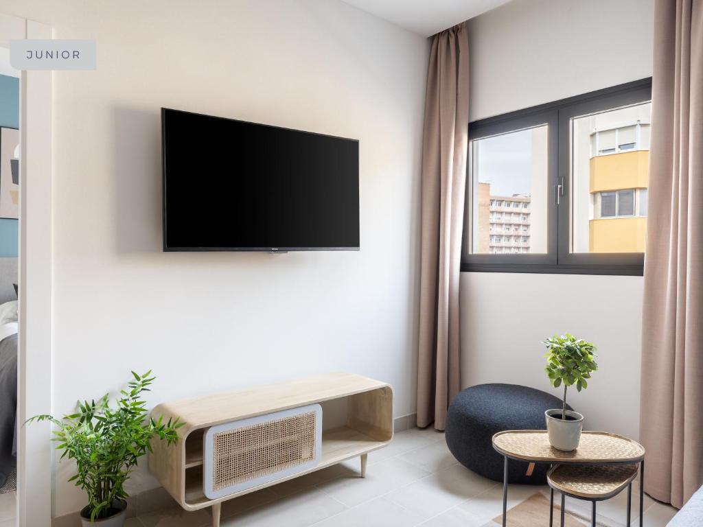 Limehome Sevilla Calle Torcuato Luca de Tena - Digital Access - Resim 35