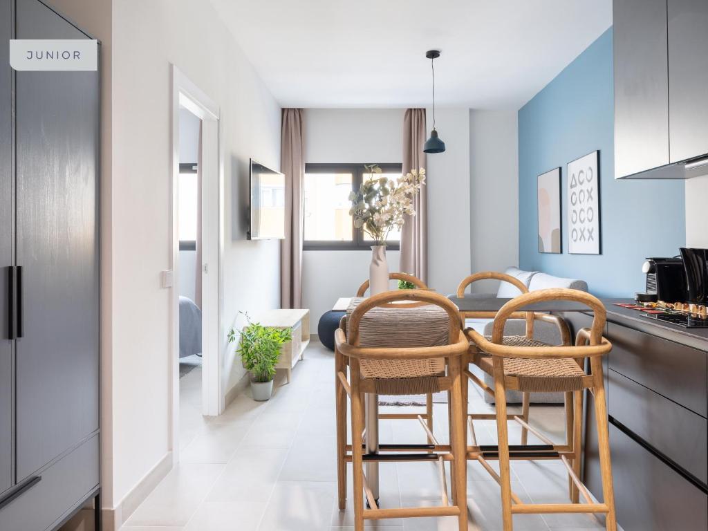 Limehome Sevilla Calle Torcuato Luca de Tena - Digital Access - Resim 9