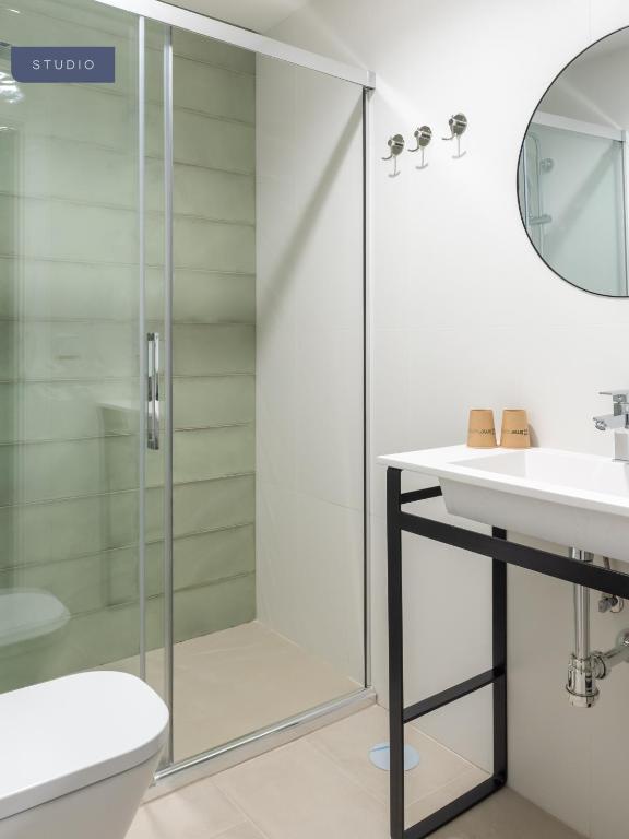 Limehome Sevilla Calle Torcuato Luca de Tena - Digital Access - Resim 38