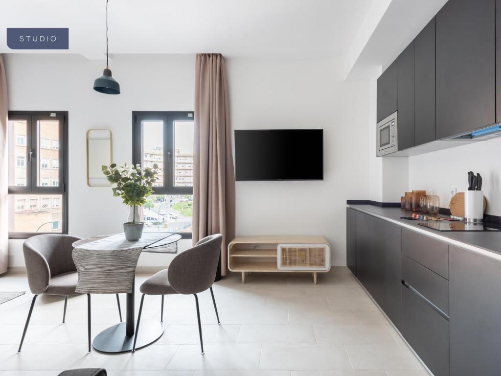 Limehome Sevilla Calle Torcuato Luca de Tena - Digital Access - Resim 44