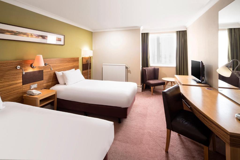 Crowne Plaza Chester, an IHG Hotel - 標準的なツインルーム