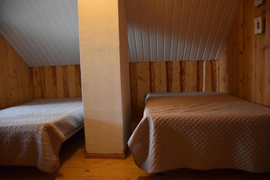 Postel nebo postele na pokoji v ubytování Kaijansaaren Lomamökit