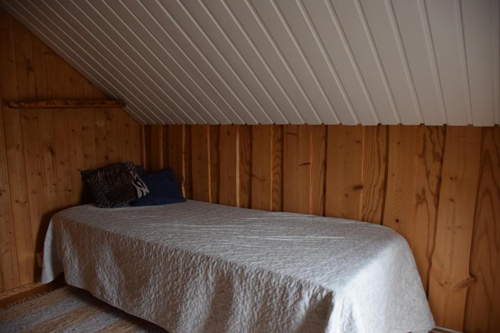 Postel nebo postele na pokoji v ubytování Kaijansaaren Lomamökit